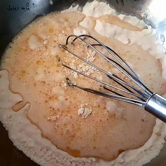 عکس طرز تهیه مخلوط مواد تر و خشک پنکیک آمریکایی پفکی