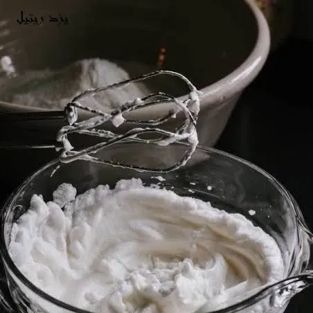 هم زدن سفیده پنکیک آمریکایی پفکی
